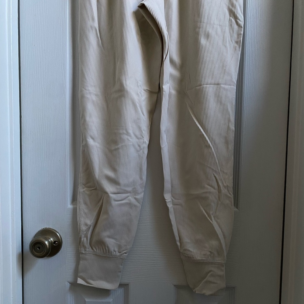 NWOT PowerSoft Set - Seamless Ribbed Sports Bra & High-Waisted  7/8 Joggers - Picture 7 of 13